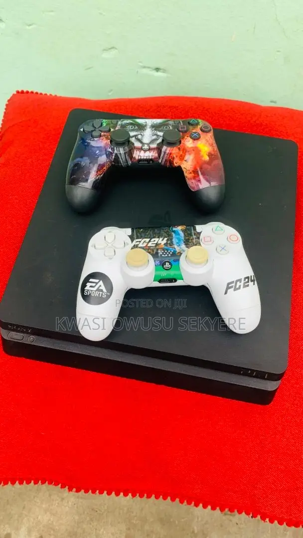 Play Station 4 Slim With 70 Games