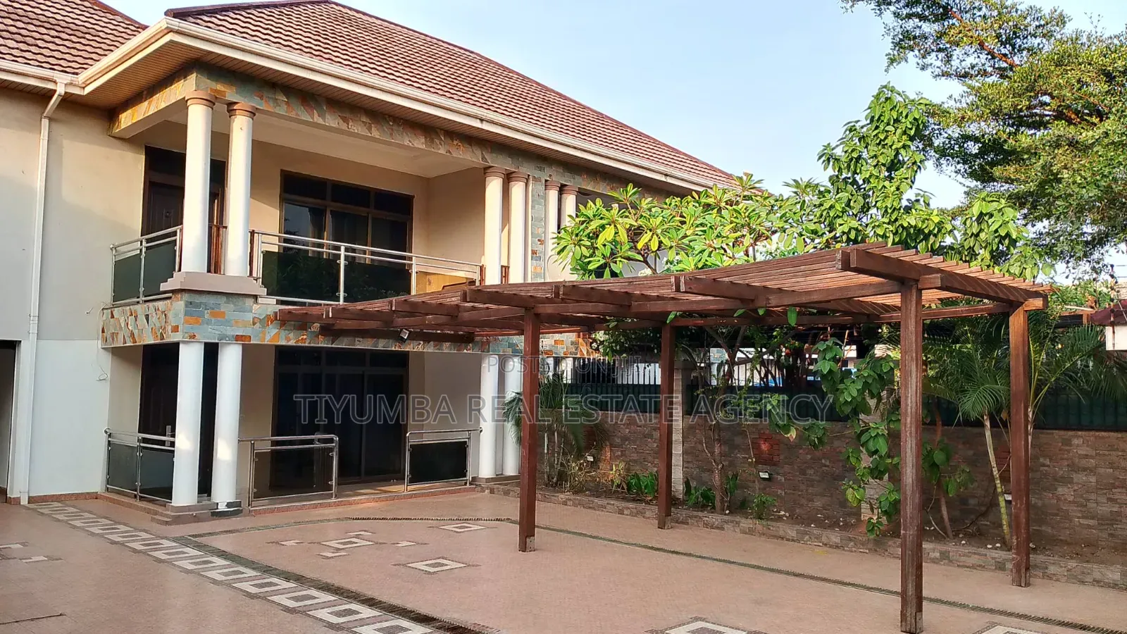 4bdrm Duplex in Tiyumba Real Estate, Airport Residential Area for rent