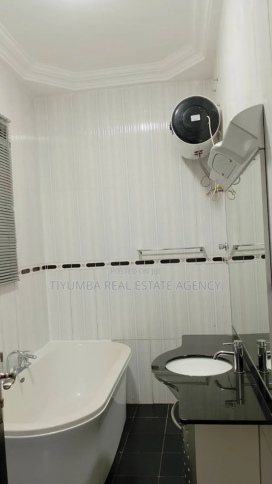 4bdrm Duplex in Tiyumba Real Estate, Airport Residential Area for rent