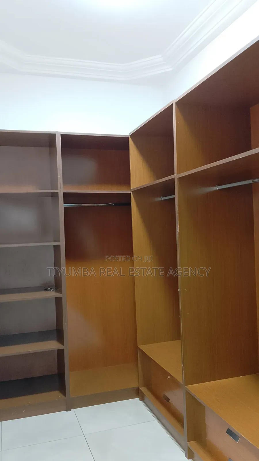 4bdrm Duplex in Tiyumba Real Estate, Airport Residential Area for rent