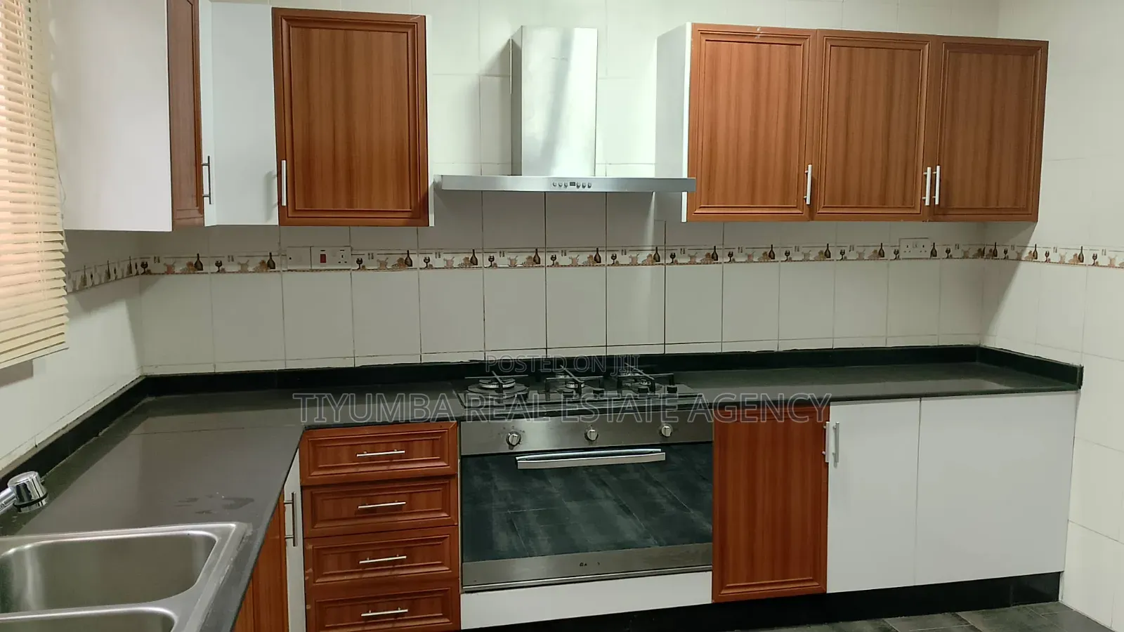 4bdrm Duplex in Tiyumba Real Estate, Airport Residential Area for rent