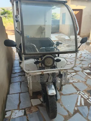 New Tricycle 2022 White