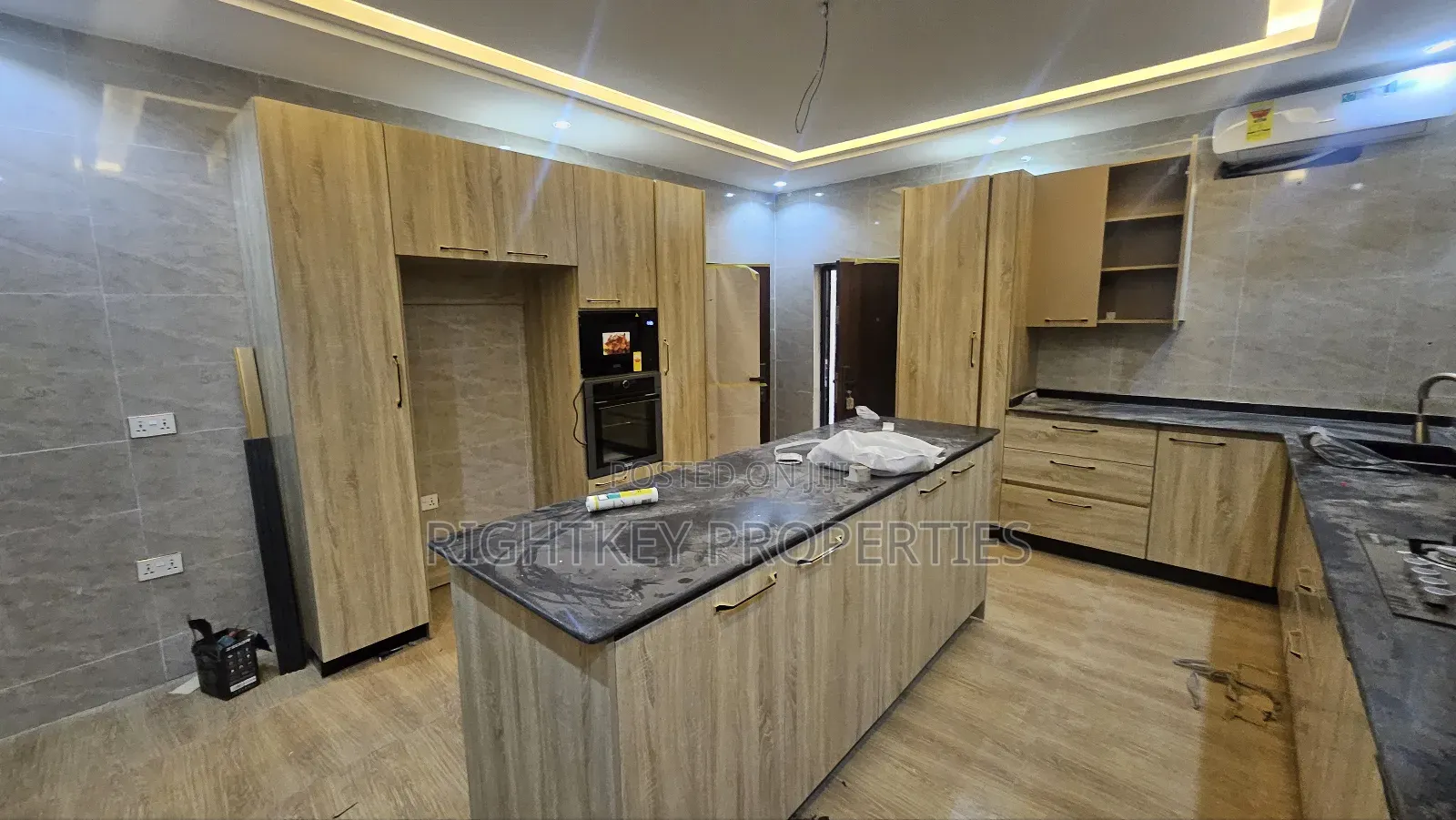 5bdrm Duplex in Rightkey, Kumasi Metropolitan for sale
