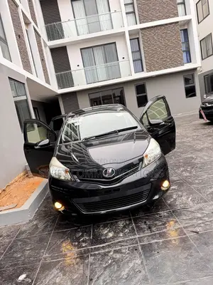 Toyota Vitz 1.3 FWD 5dr 2013 Black