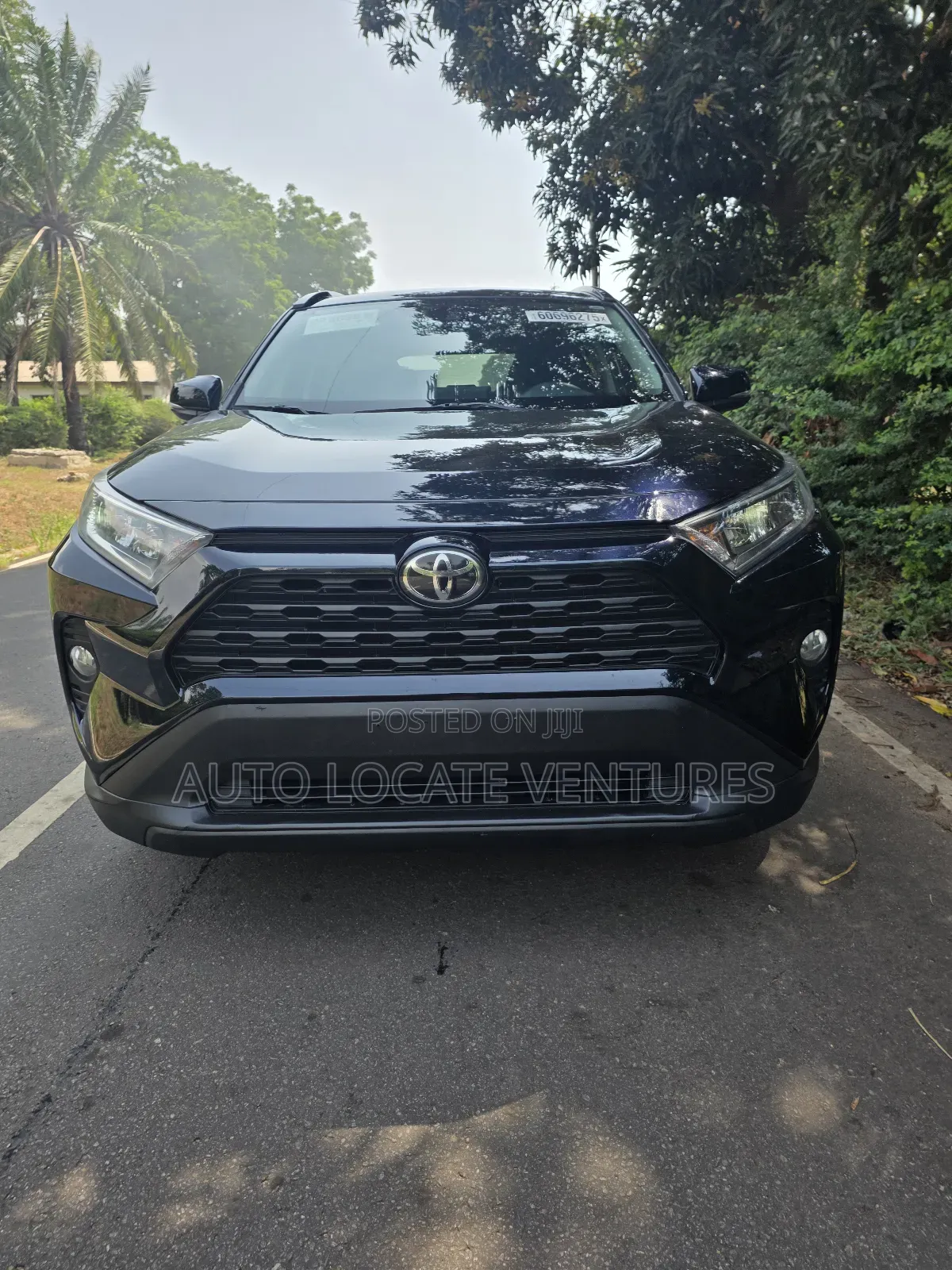 Toyota RAV4 XLE 2021 Blue