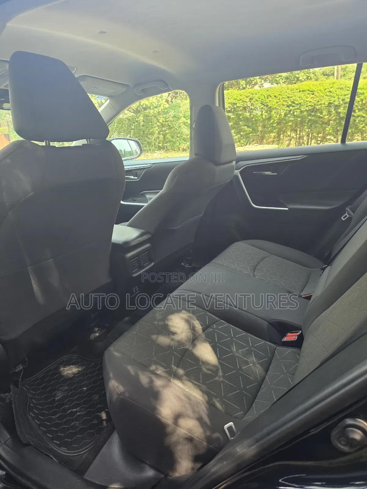 Toyota RAV4 XLE 2021 Blue