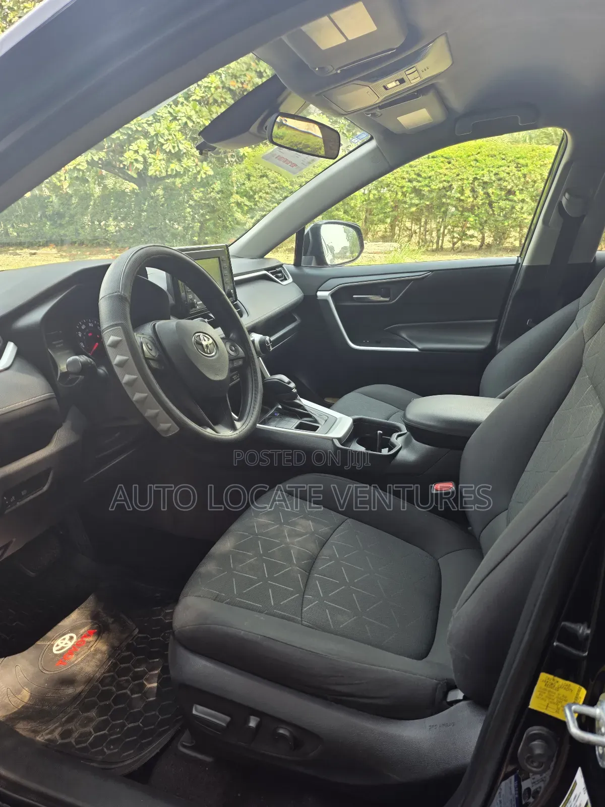 Toyota RAV4 XLE 2021 Blue