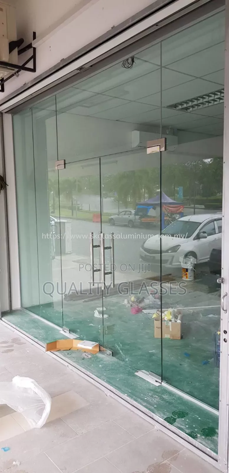 Frameless Glazz Installation