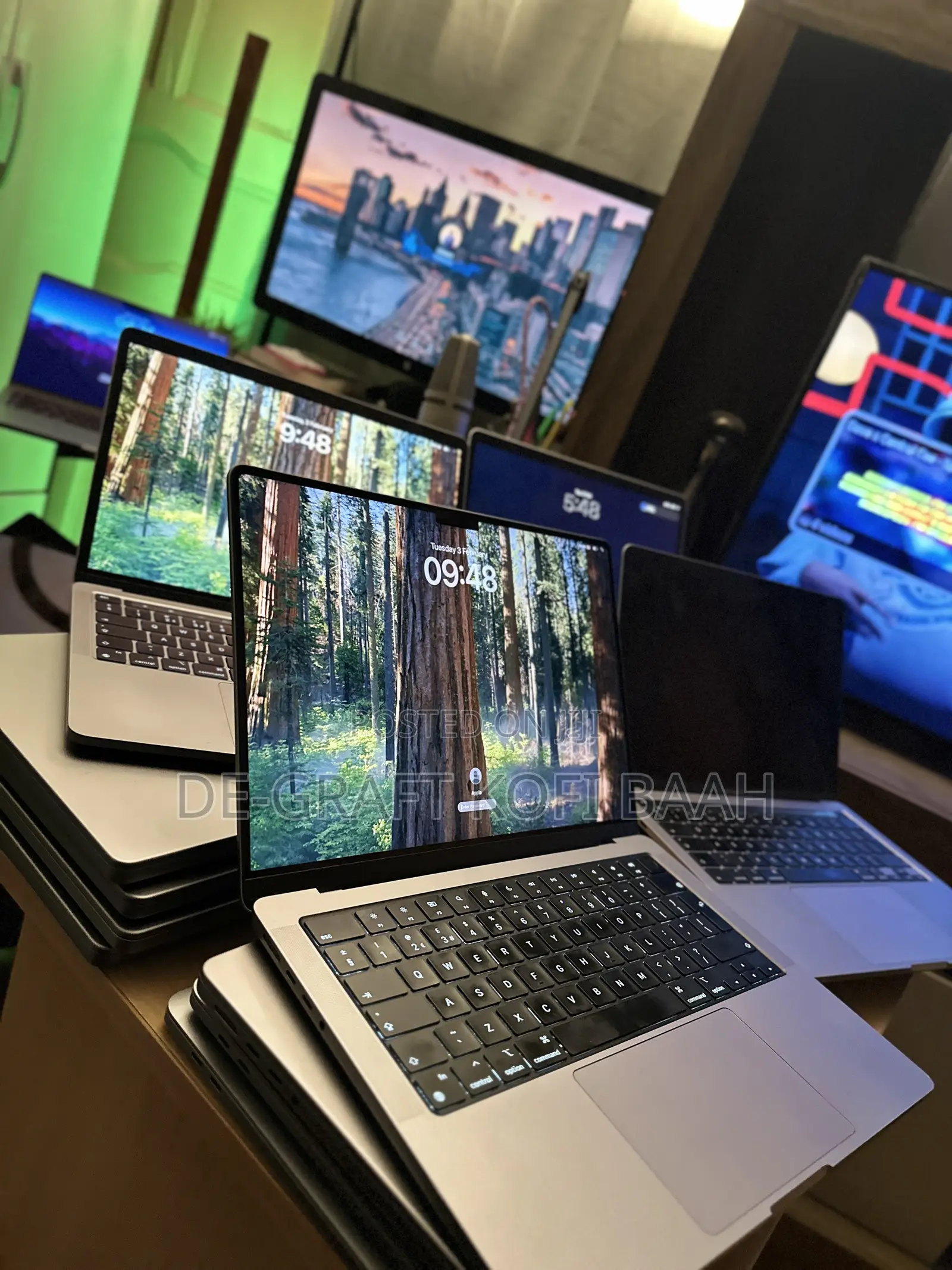 New Laptop Apple MacBook Pro 2022 M2 16GB Apple M2 SSD 512GB