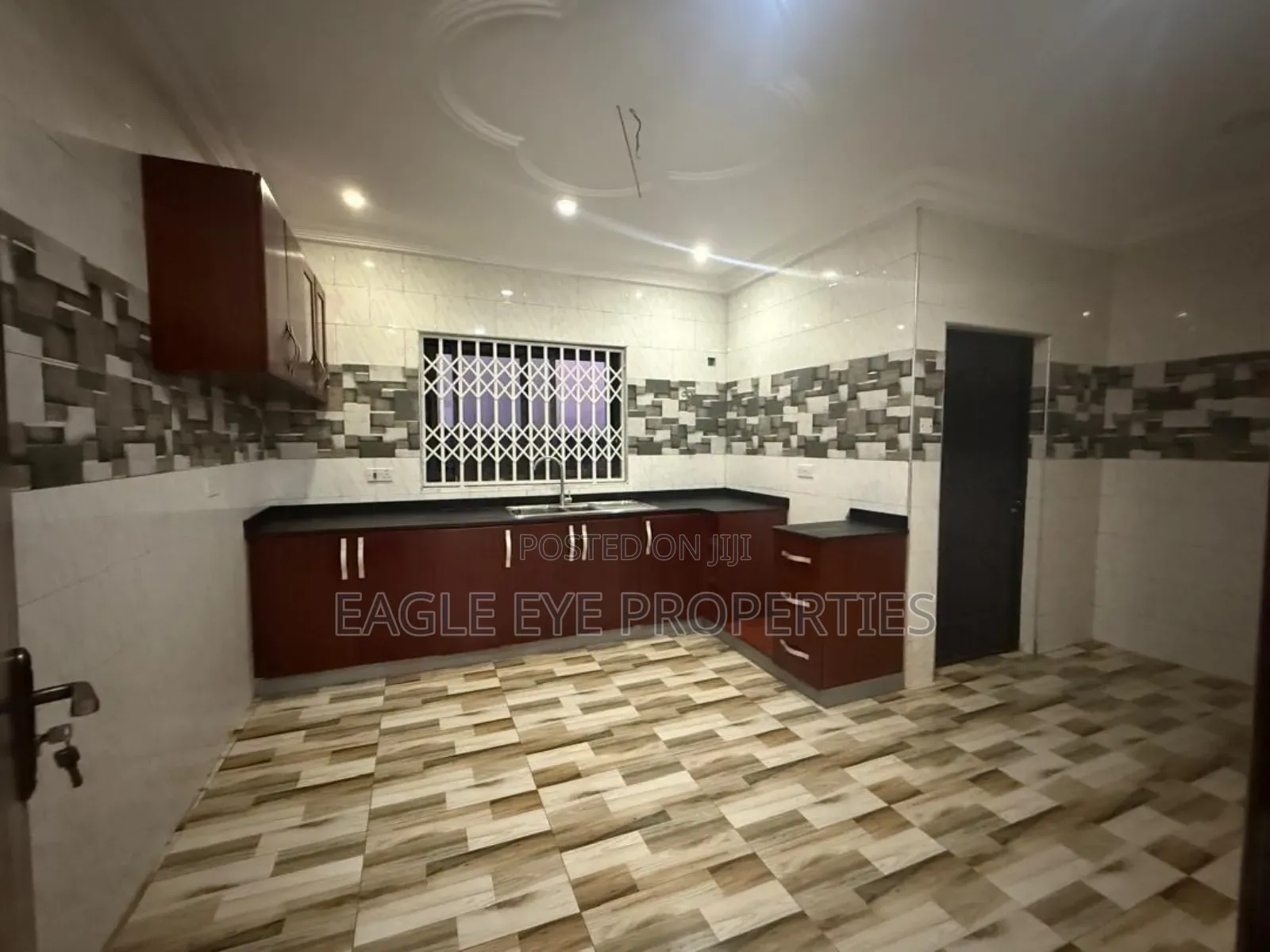 6bdrm House in Oyarifa for sale