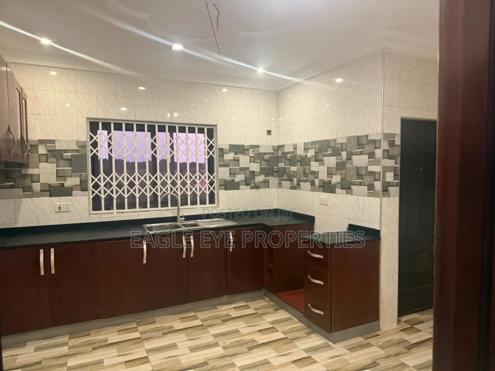 6bdrm House in Oyarifa for sale