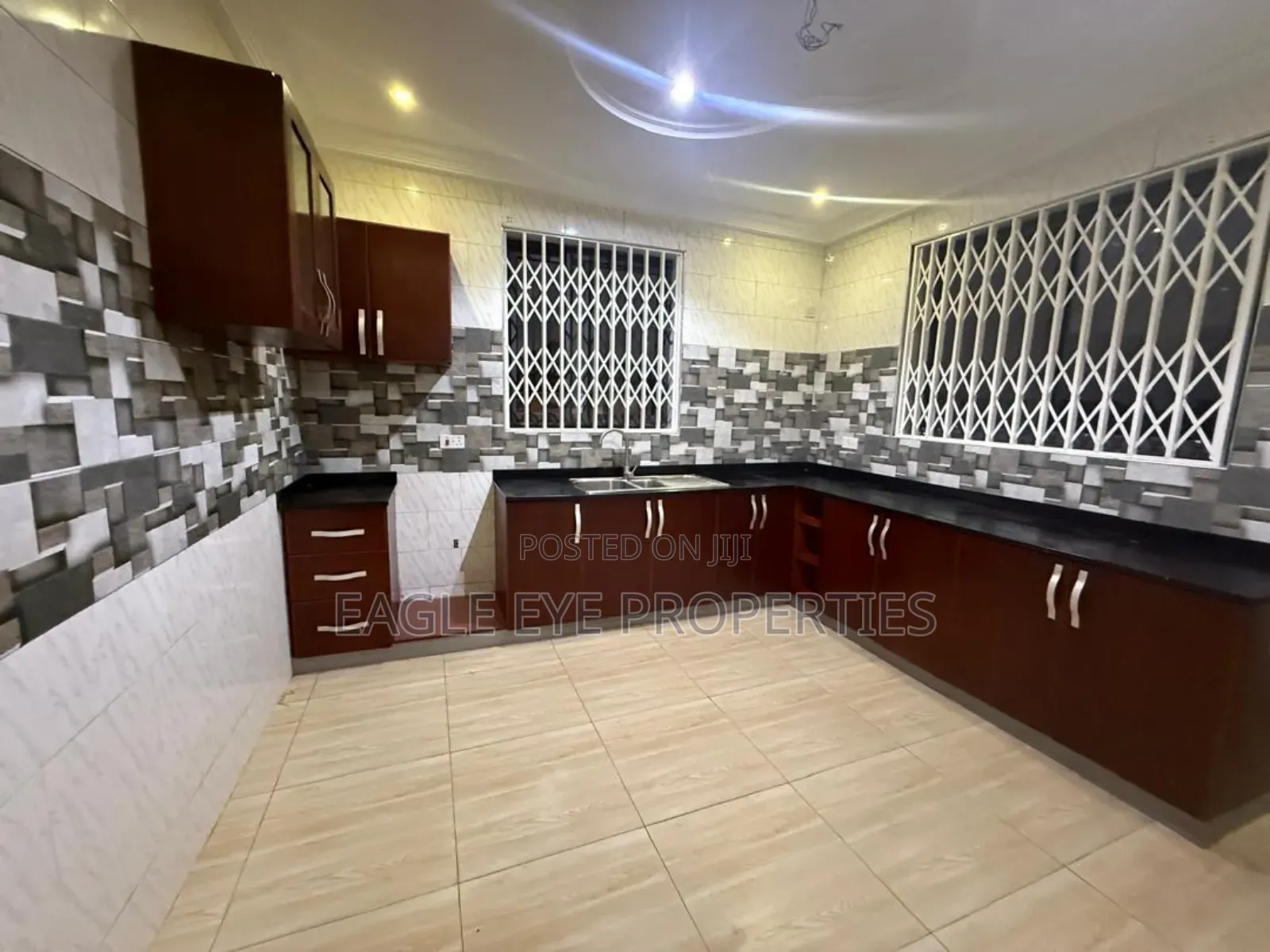6bdrm House in Oyarifa for sale