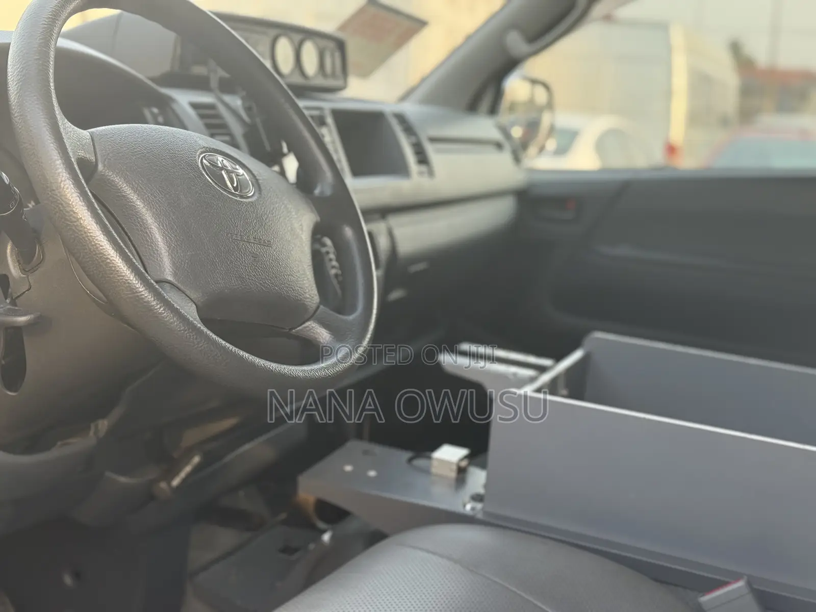 Toyota HiAce 2013 White