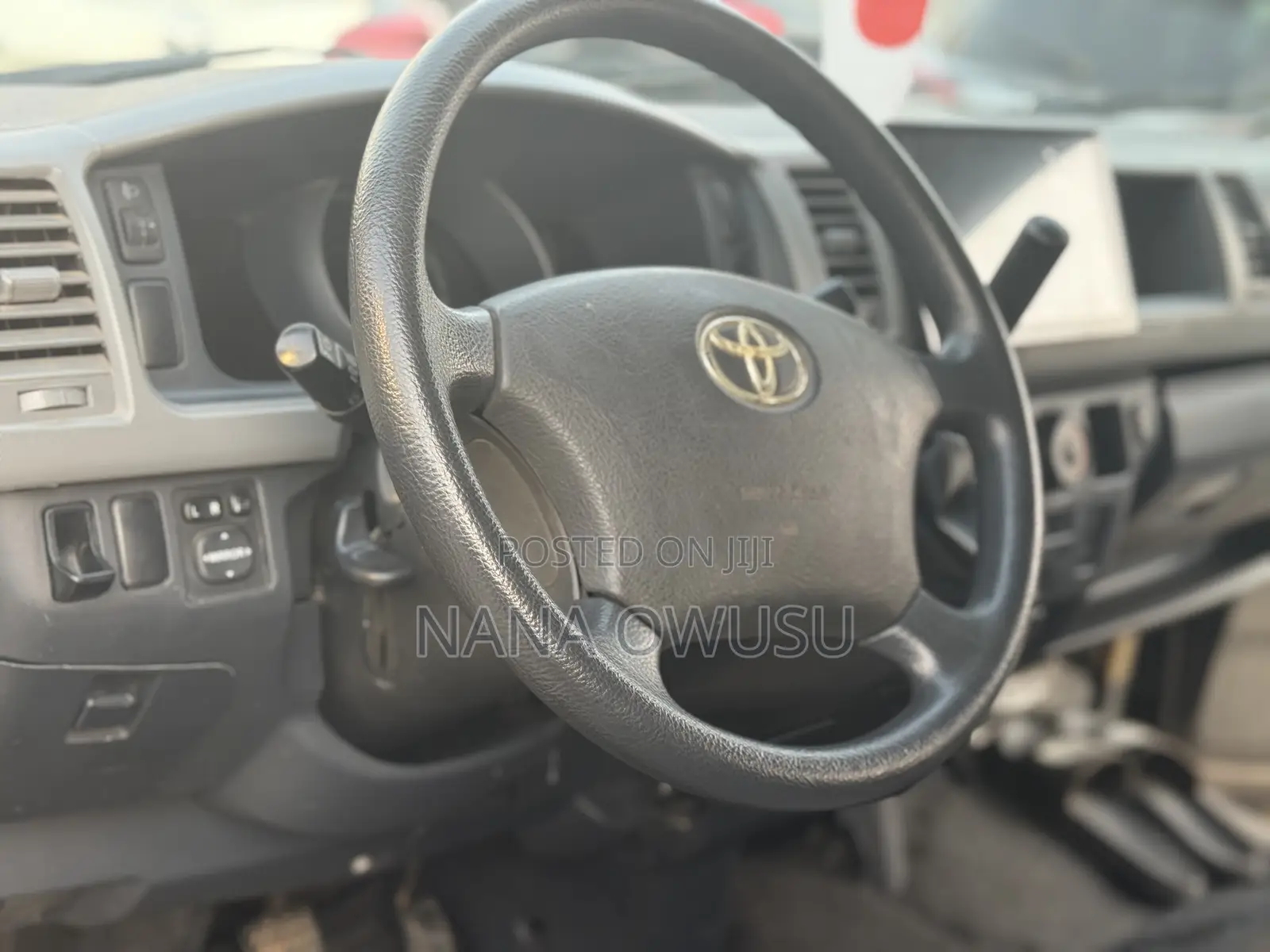 Toyota HiAce 2013 Black