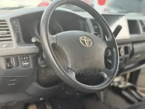 Toyota HiAce 2013 Black