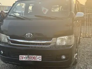 Toyota HiAce 2013 Black