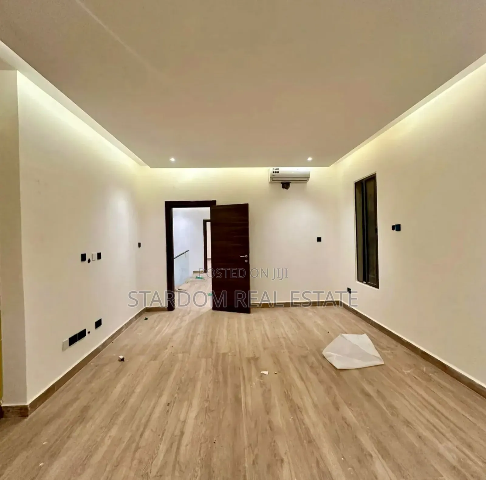 4bdrm Duplex in Adjiringanor, School Junction for sale
