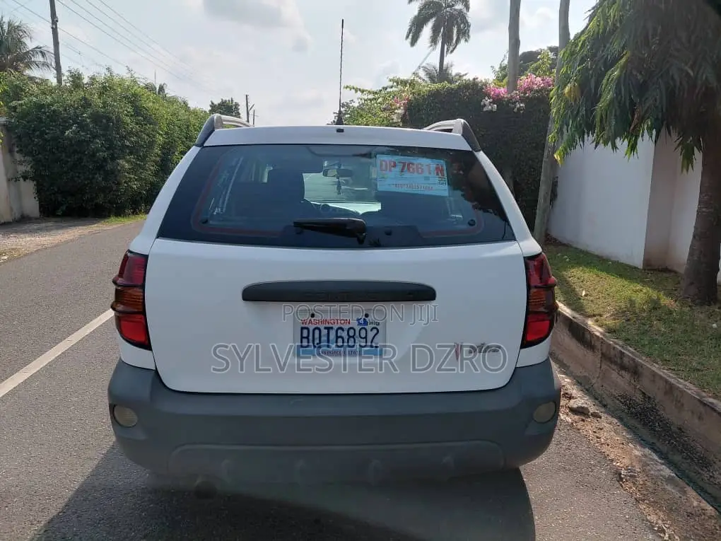Pontiac Vibe 2010 White