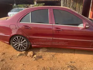 Mercedes-Benz C230 2014 Red