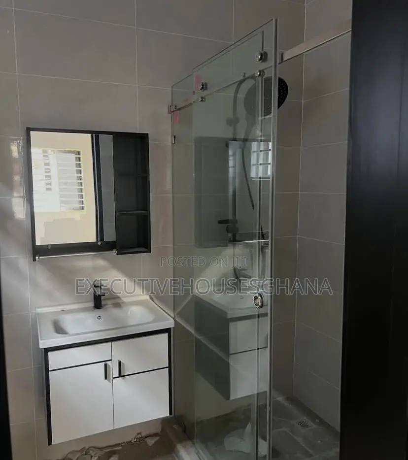 4bdrm House in Accra Metropolitan for sale