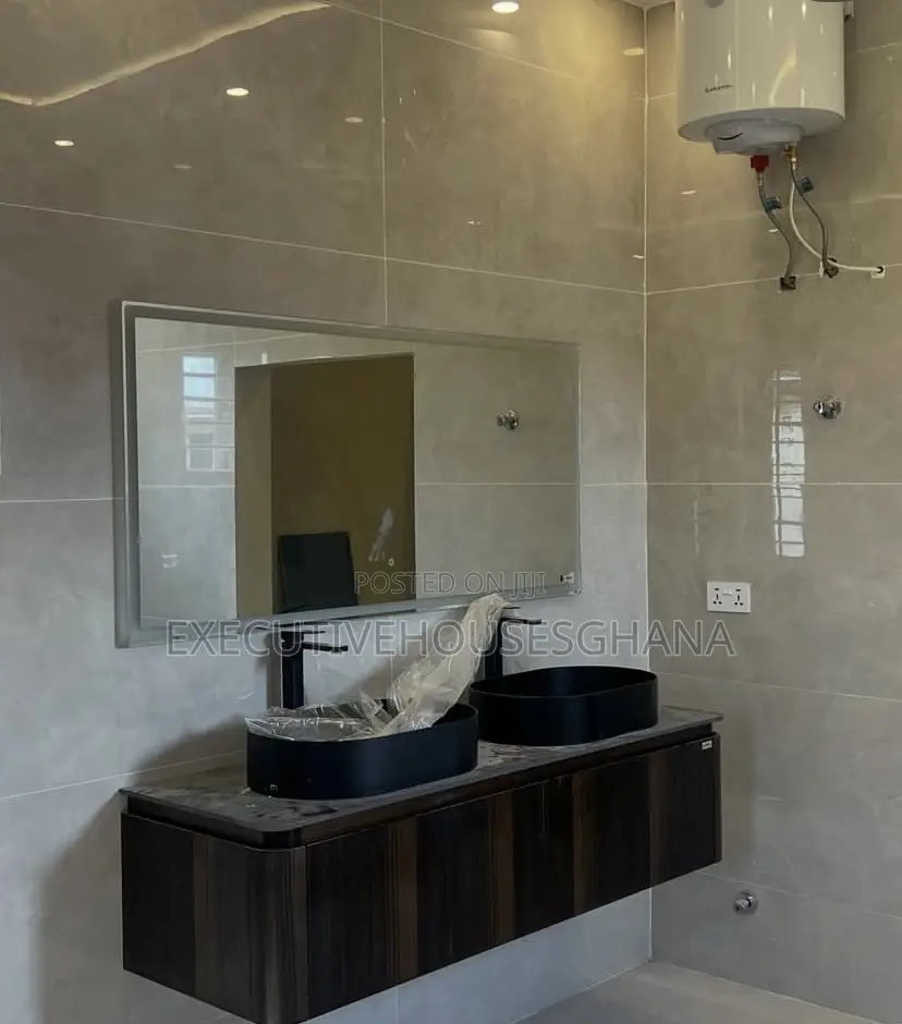 4bdrm House in Accra Metropolitan for sale