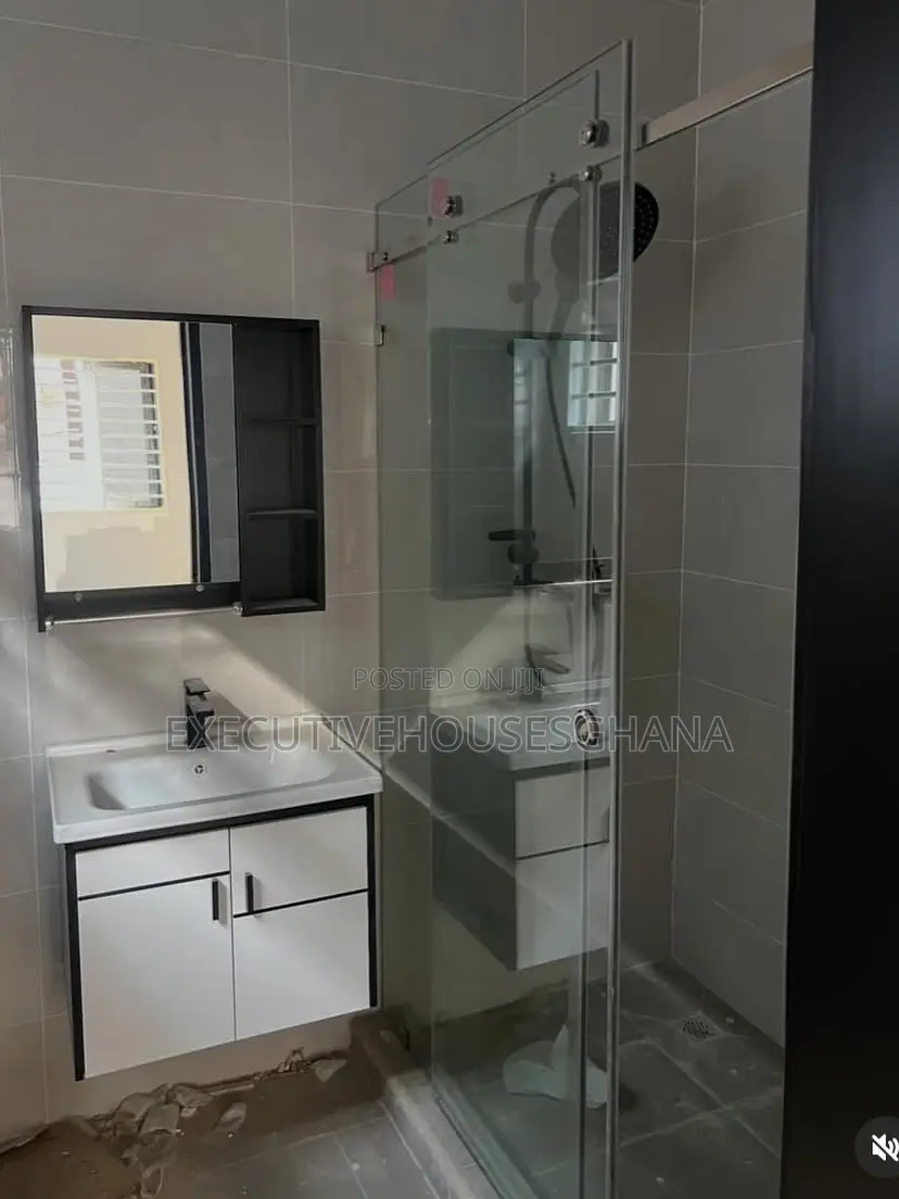 4bdrm House in Accra Metropolitan for sale