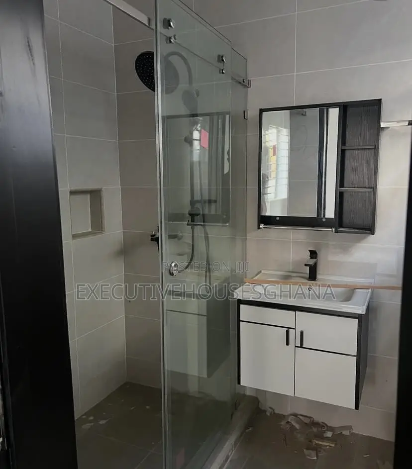 4bdrm House in Accra Metropolitan for sale