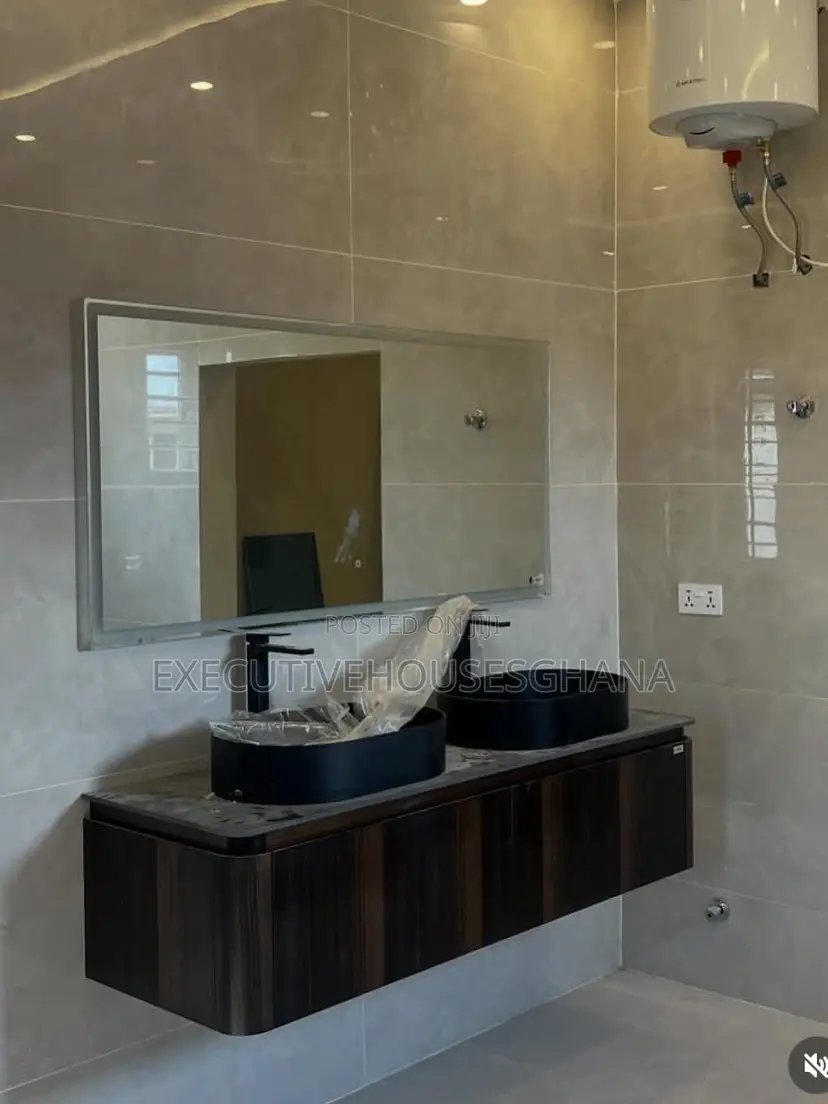 4bdrm House in Accra Metropolitan for sale