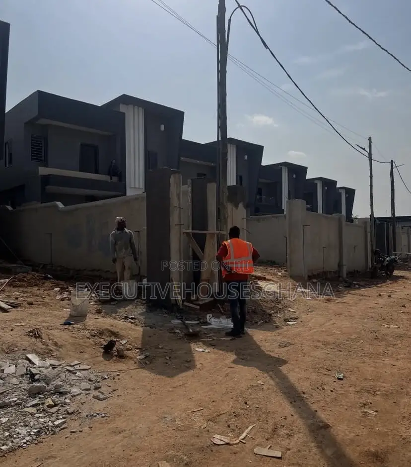 4bdrm House in Accra Metropolitan for sale