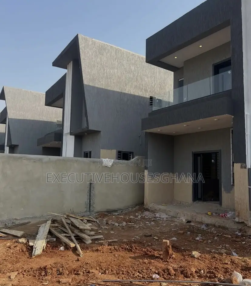 4bdrm House in Accra Metropolitan for sale