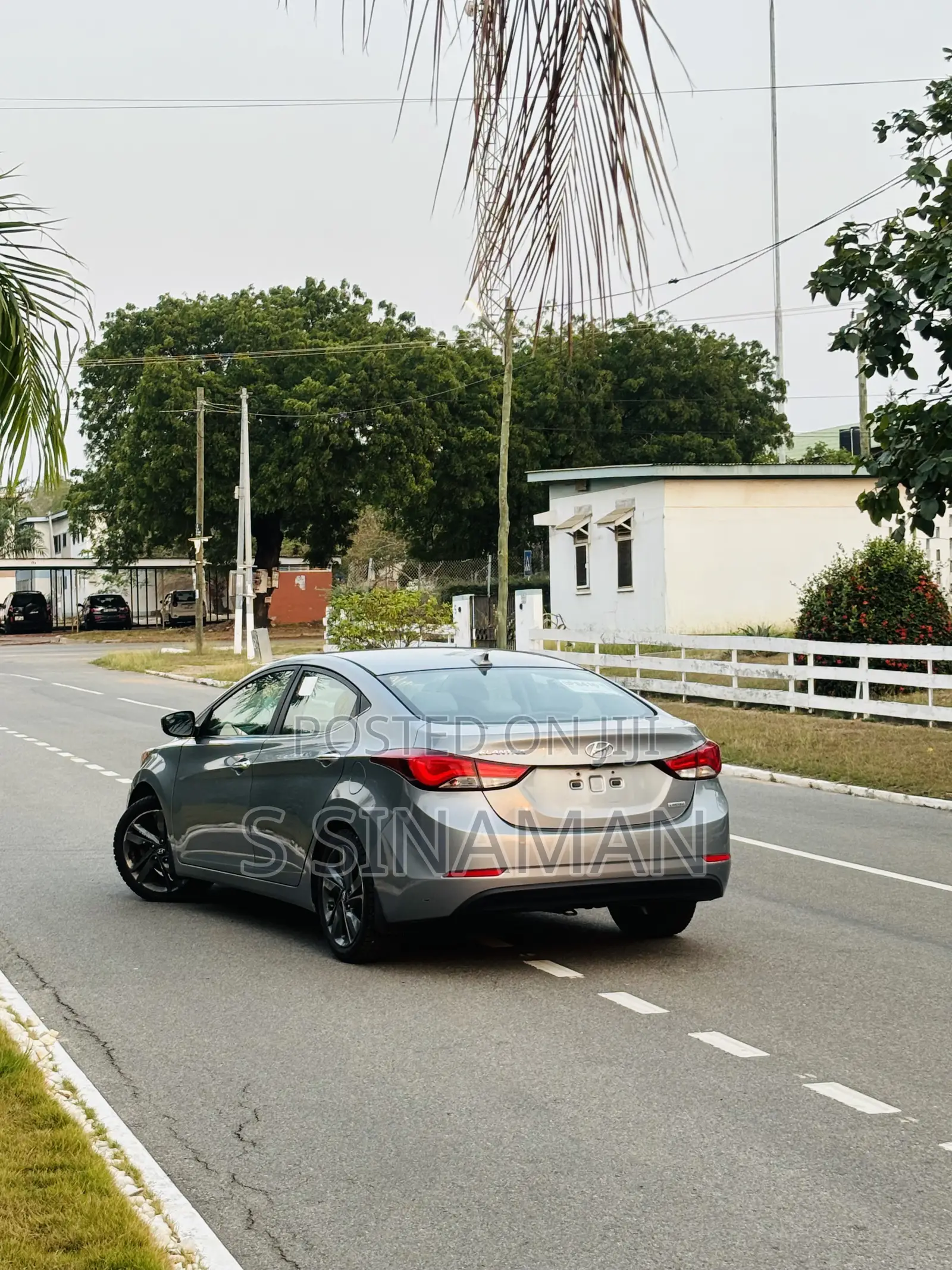 Hyundai Elantra Limited 4dr Sedan (1.8L 4cyl 6A) 2015 Gray