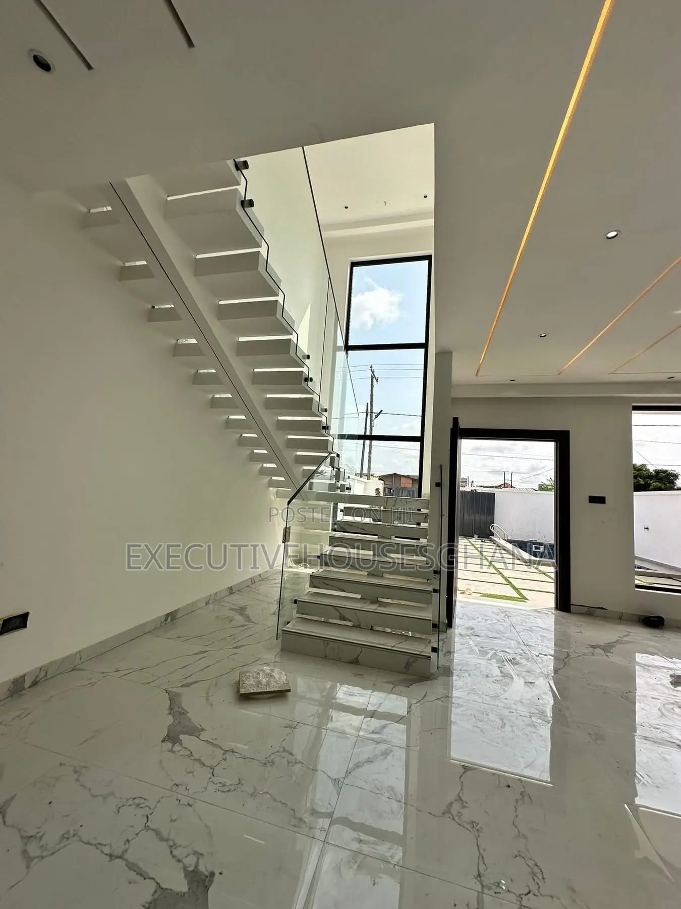 4bdrm House in Executivehousesghana, School Junction for sale