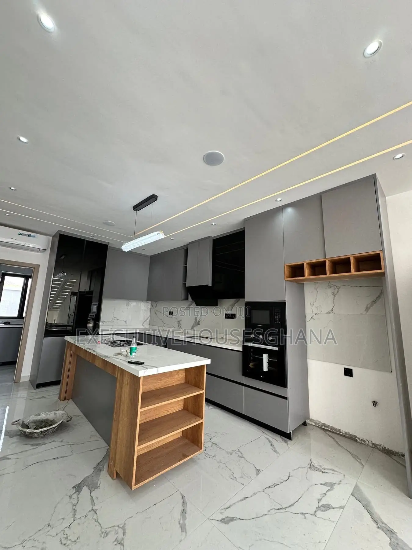 4bdrm House in Executivehousesghana, School Junction for sale