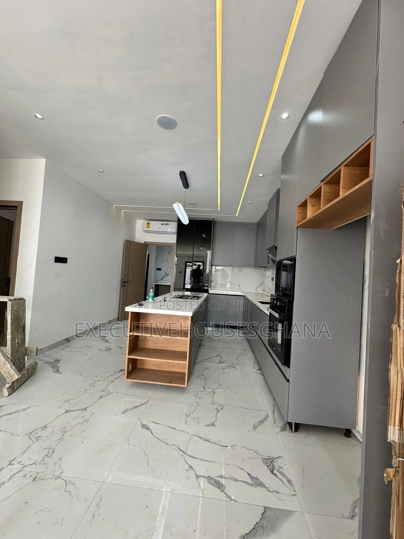 4bdrm House in Executivehousesghana, School Junction for sale