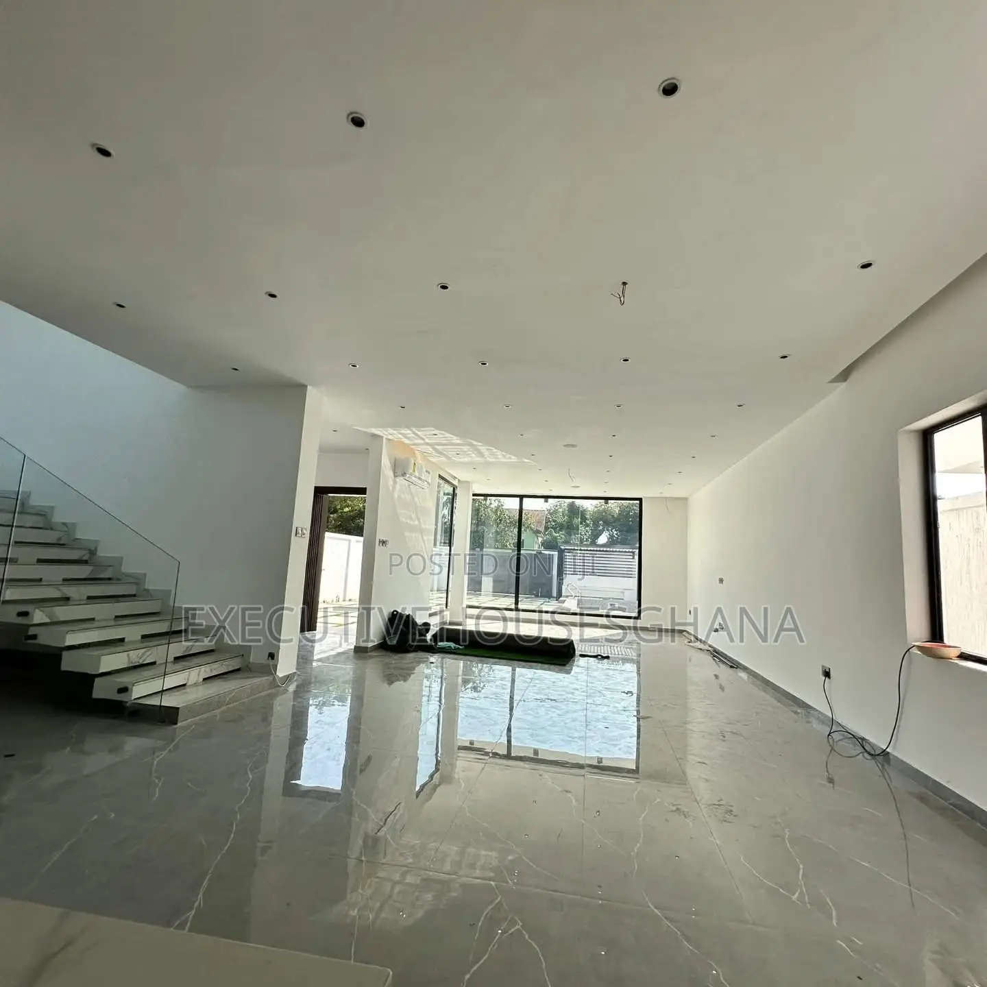 5bdrm House in Executivehousesghana, School Junction for sale