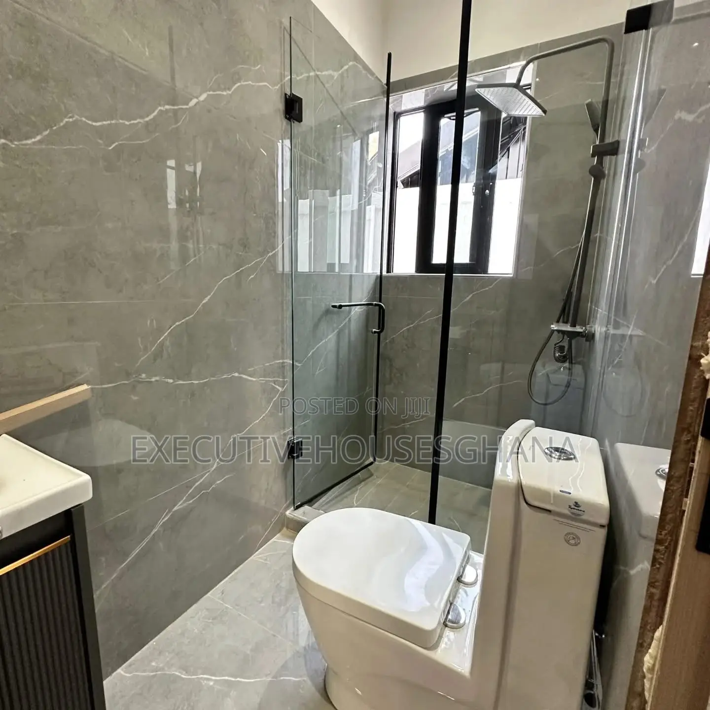 5bdrm House in Executivehousesghana, School Junction for sale