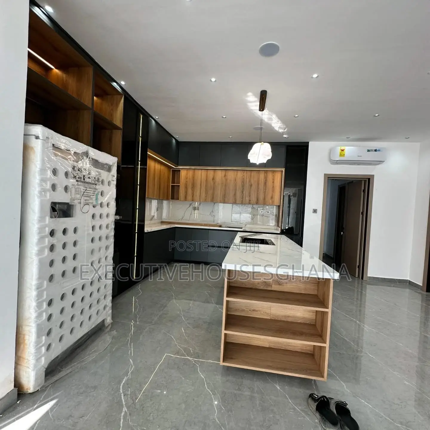 5bdrm House in Executivehousesghana, School Junction for sale