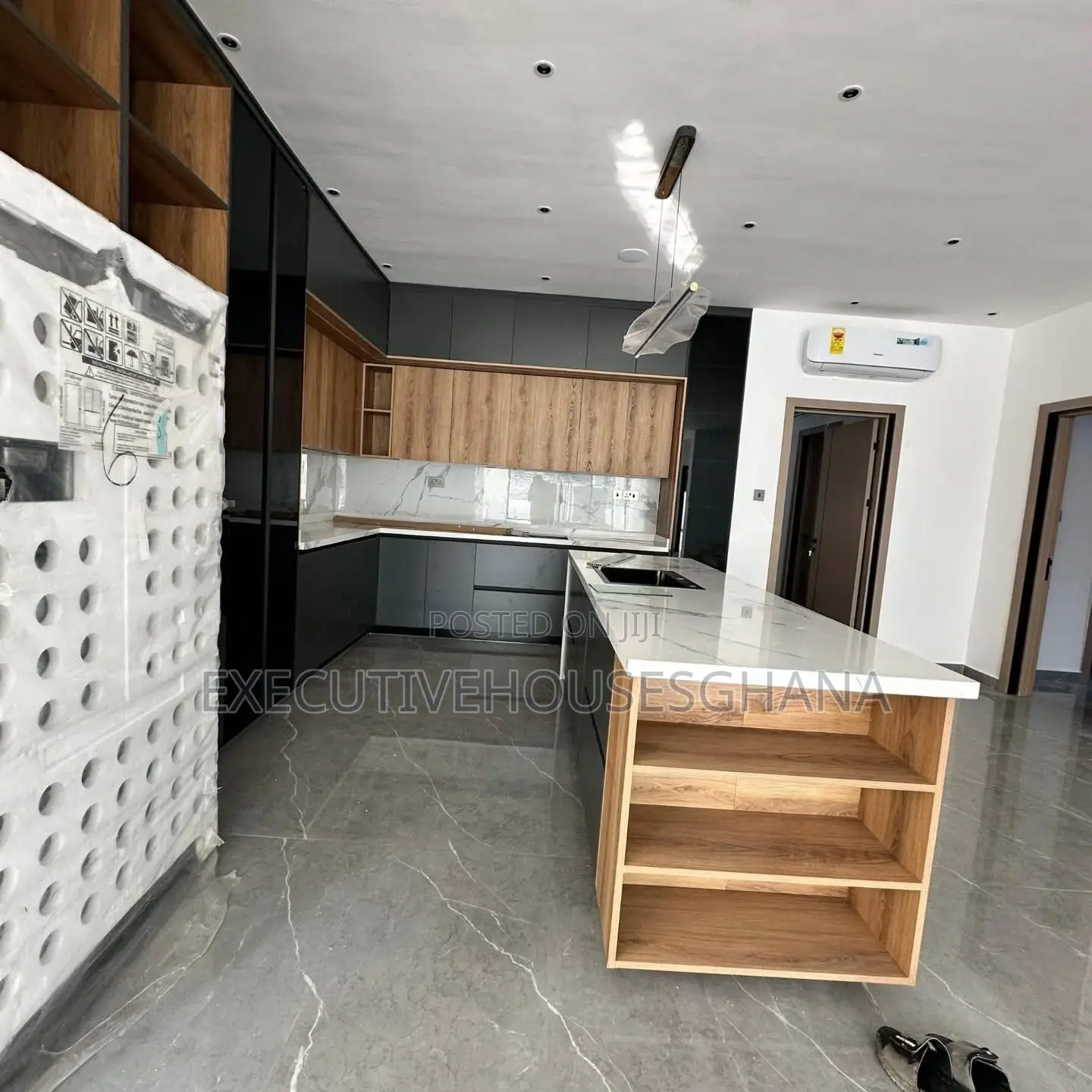 5bdrm House in Executivehousesghana, School Junction for sale