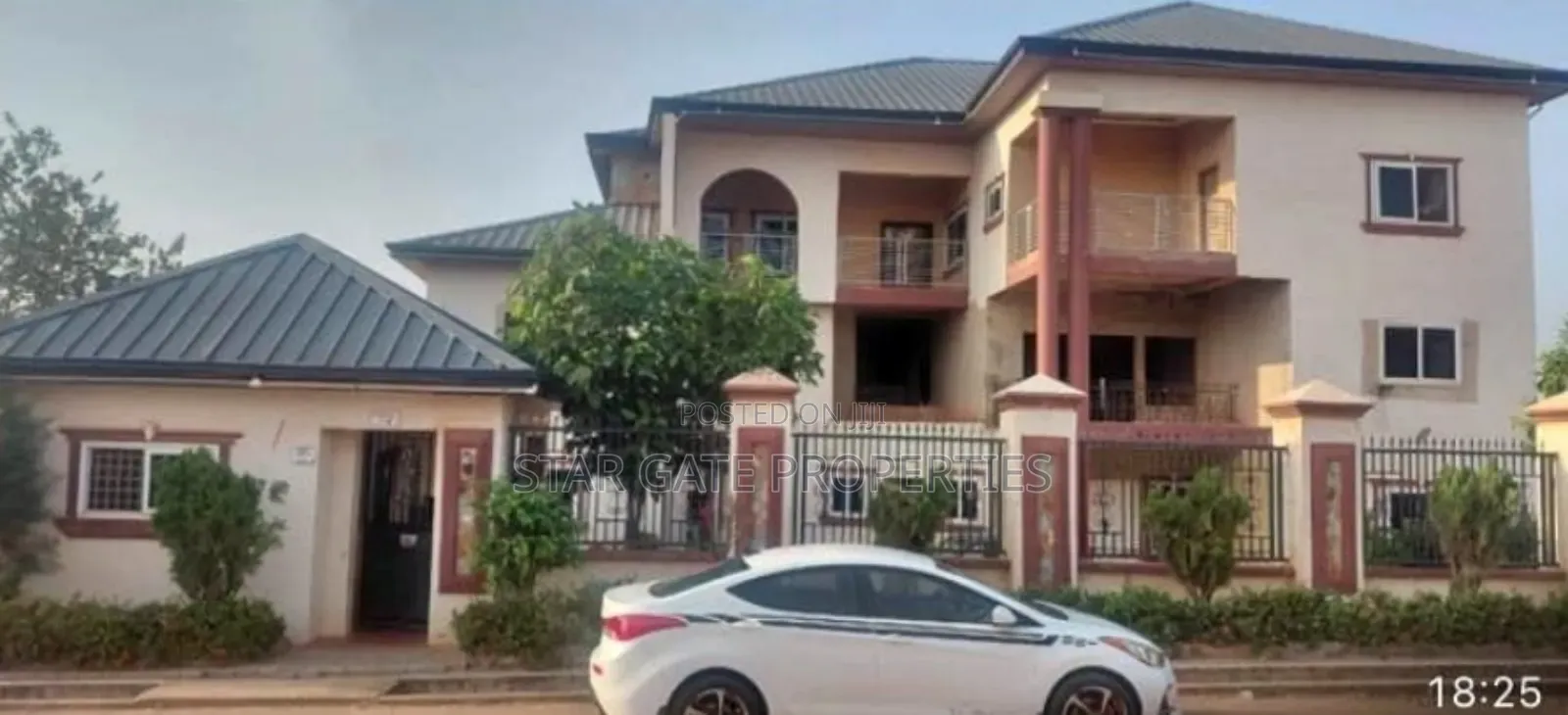 18bdrm House in Atonsu Feyiase, Kumasi Metropolitan for sale
