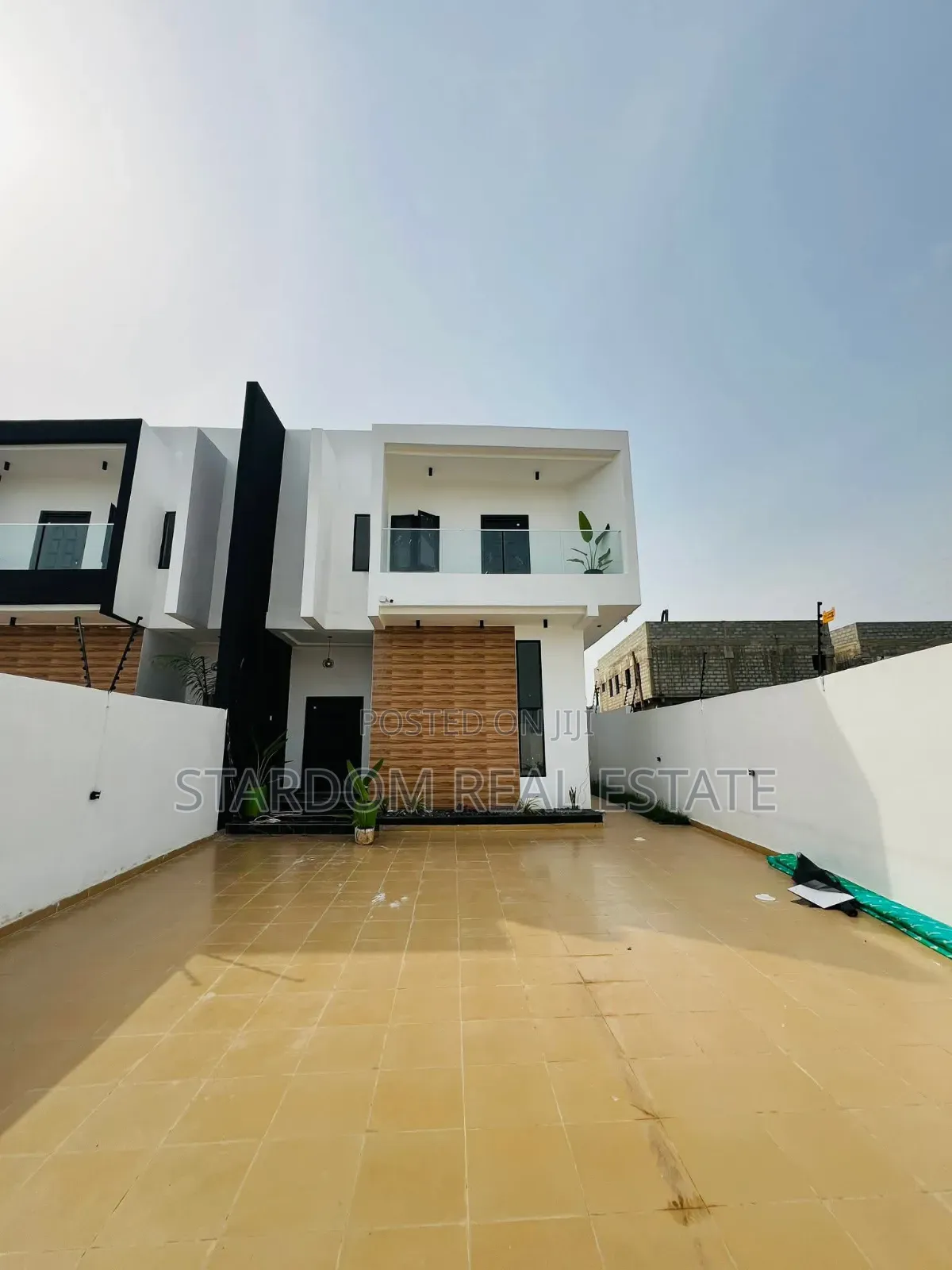 4bdrm Duplex in East Legon Hills for sale