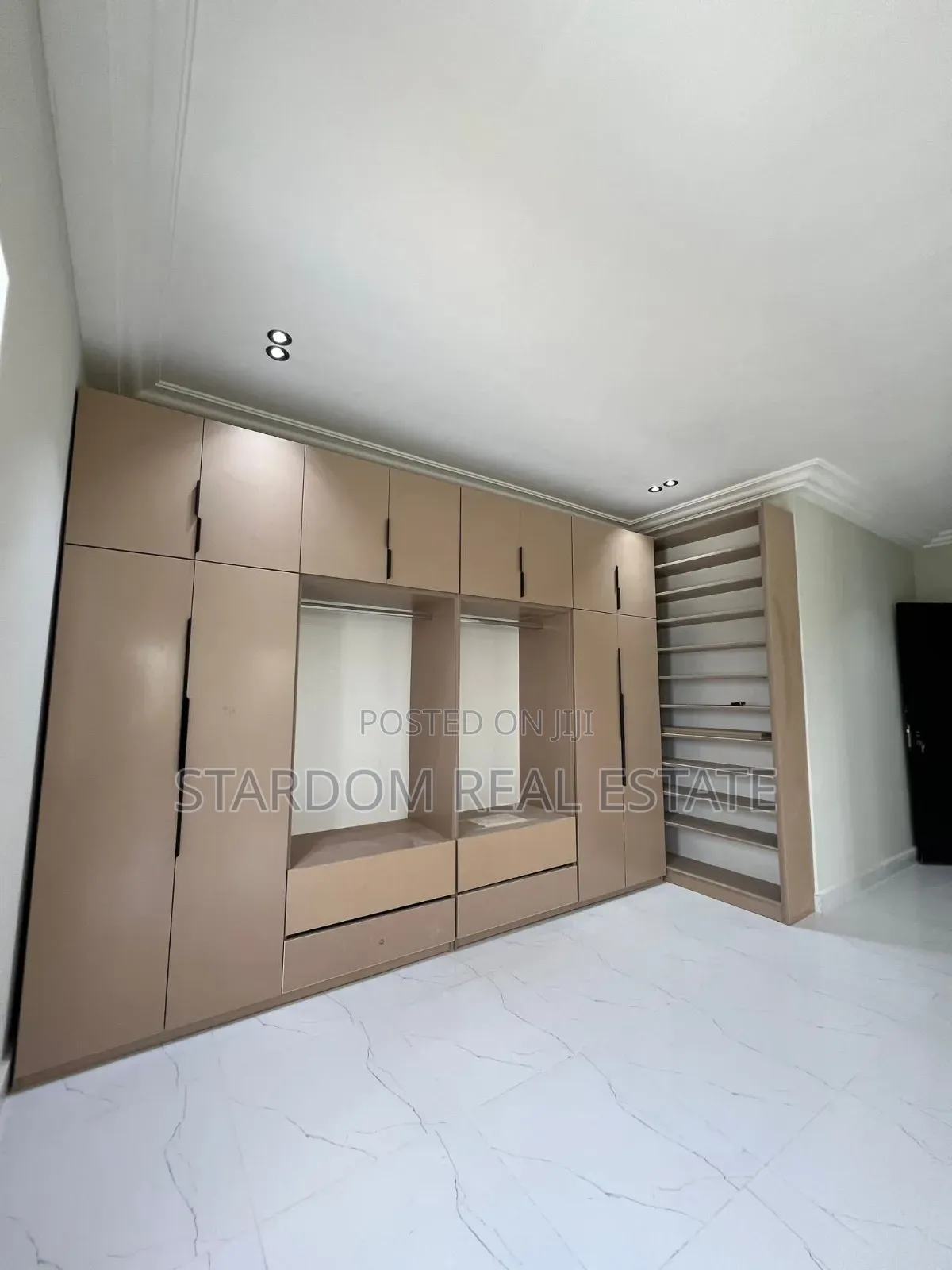 4bdrm Duplex in East Legon Hills for sale