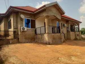 4bdrm House in Kwanwoma, Kumasi Metropolitan for sale