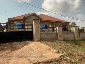 4bdrm House in Kwanwoma, Kumasi Metropolitan for sale