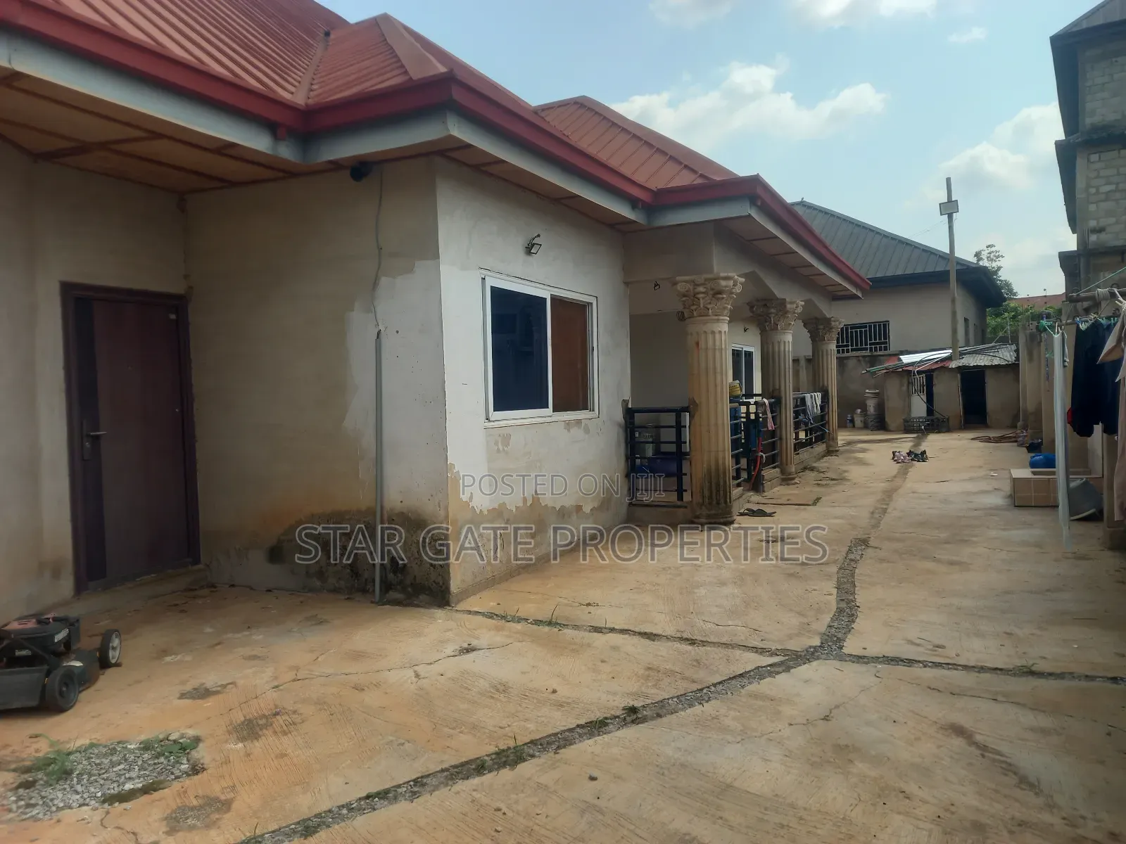 4bdrm House in Kwanwoma, Kumasi Metropolitan for sale