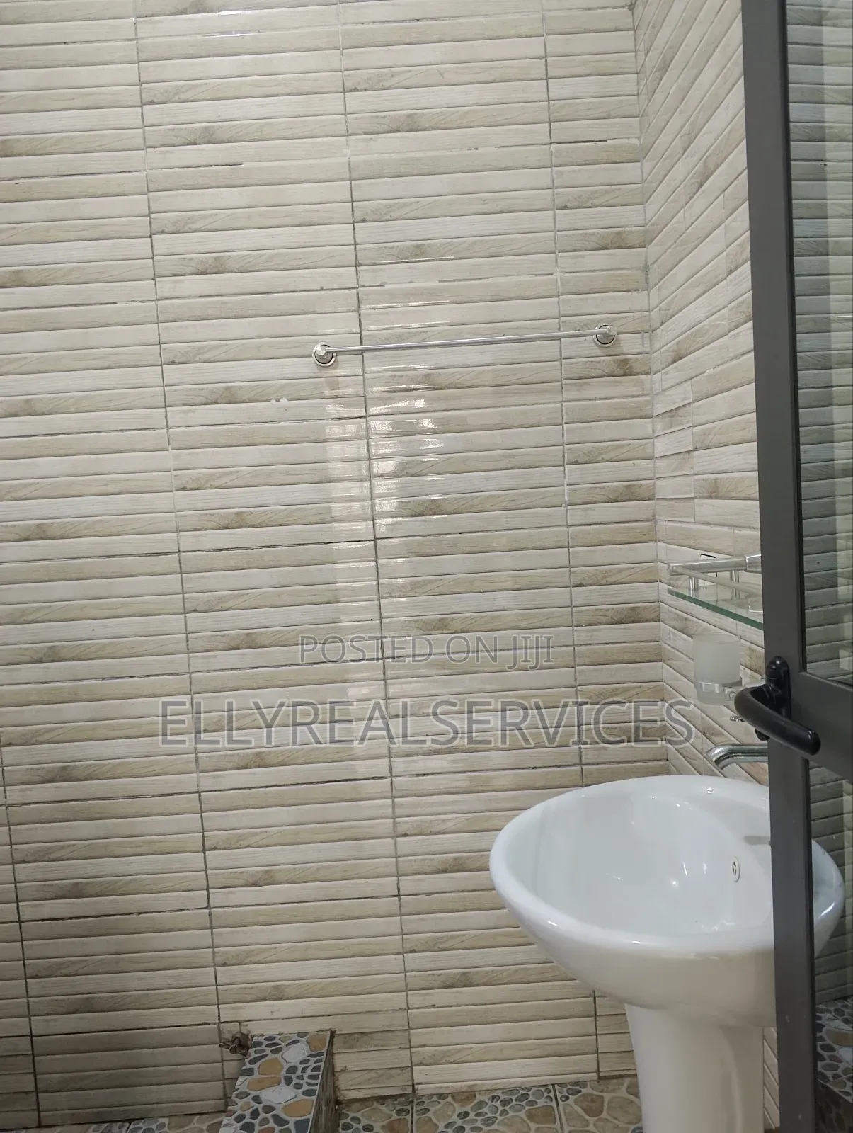 1bdrm Apartment in Ellyrealservices, Adenta for rent