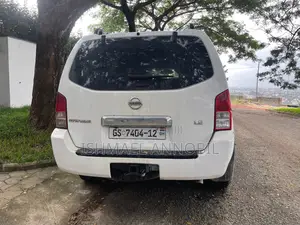 Nissan Pathfinder LE 4x4 2005 White