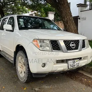 Nissan Pathfinder LE 4x4 2005 White