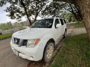 Nissan Pathfinder LE 4x4 2005 White