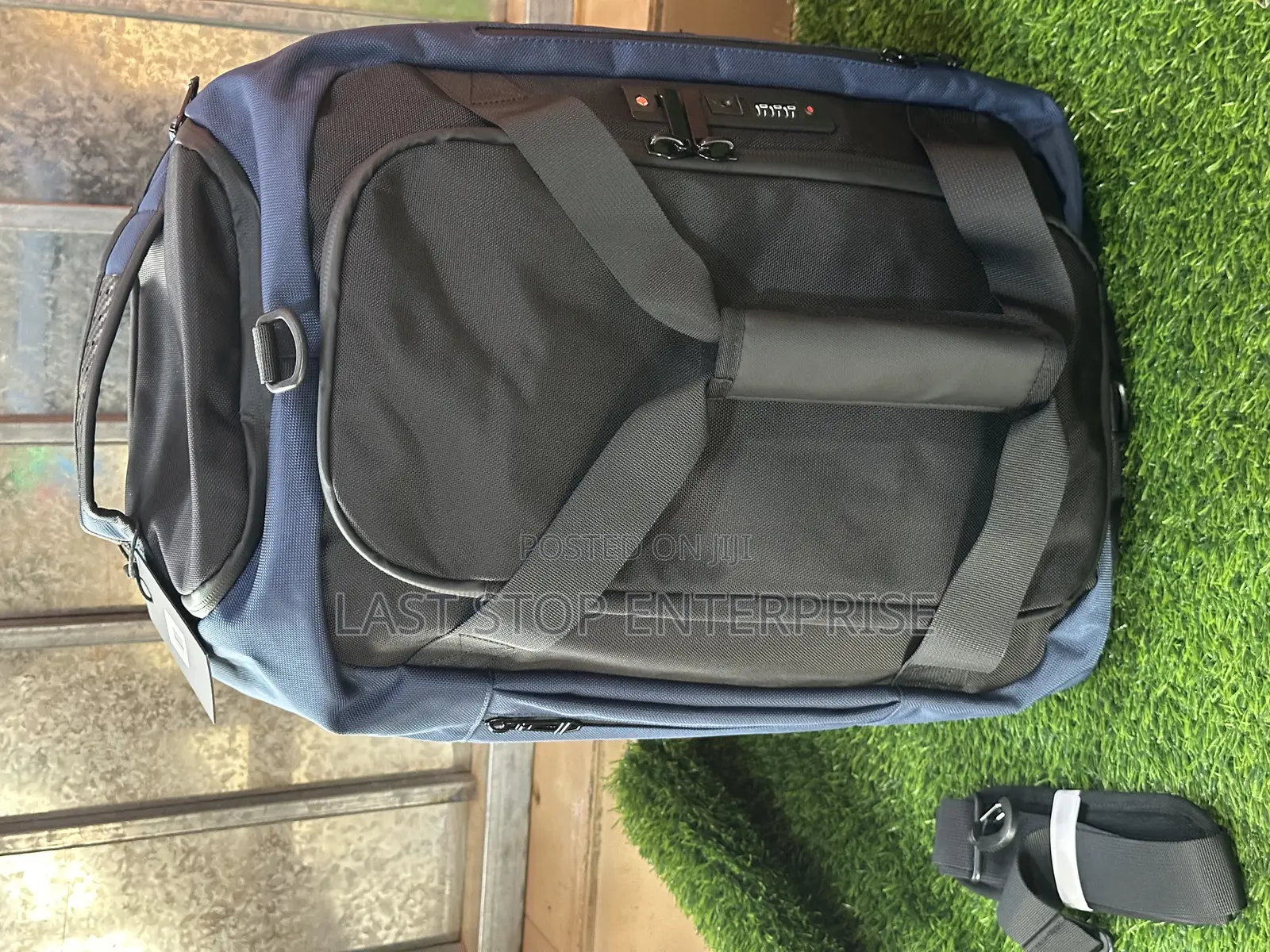 Quality and Class Traveling Bag