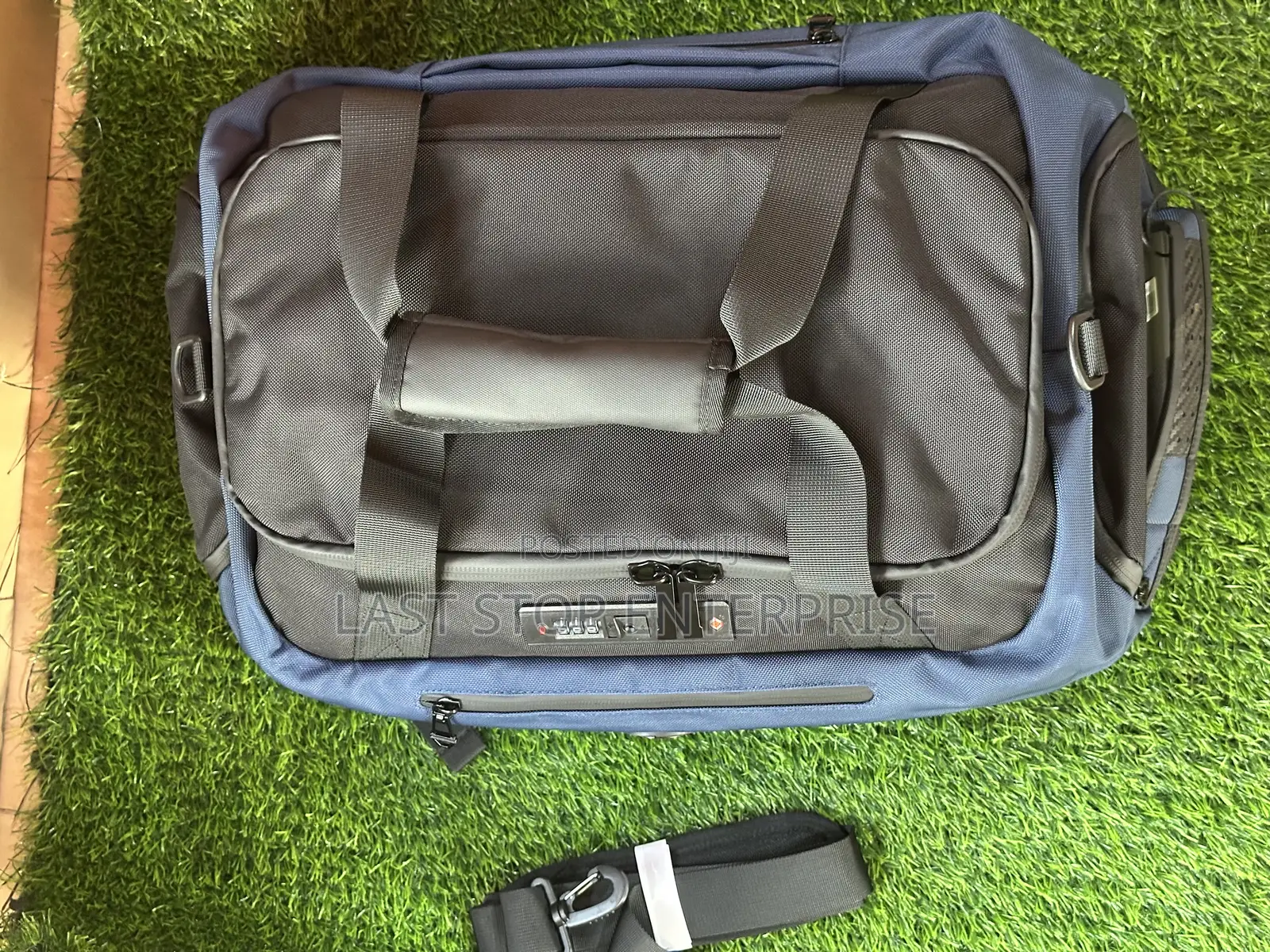 Quality and Class Traveling Bag